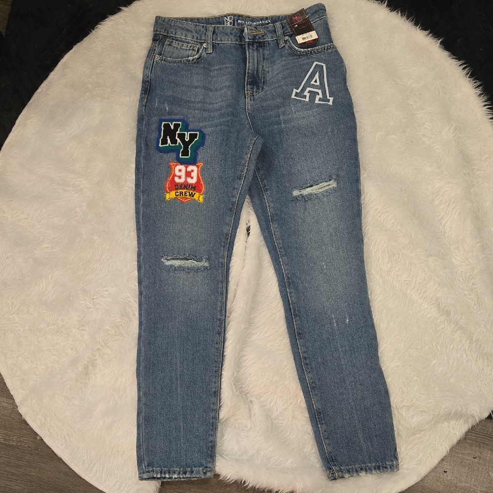 NWT No Boundaries Womens 5 High Rise Hobo Mom Jeans Blue Distressed Patches‎